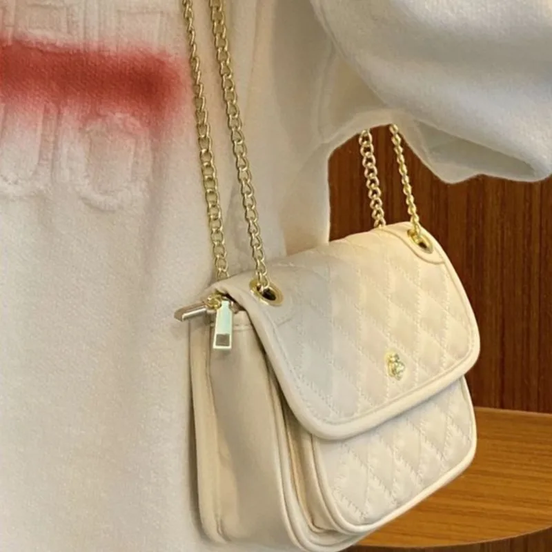 Белая стеганая сумка на плечо с цепочкой, женская кожаная сумка через плечо большой вместимости, женская элегантная нежная сумка премиум-класса для подмышек
Белая стеганая сумка на плечо с цепочкой, женская кожаная сумка через плечо большой вместимости, женская элегантная нежная сумка премиум-класса для подмышек