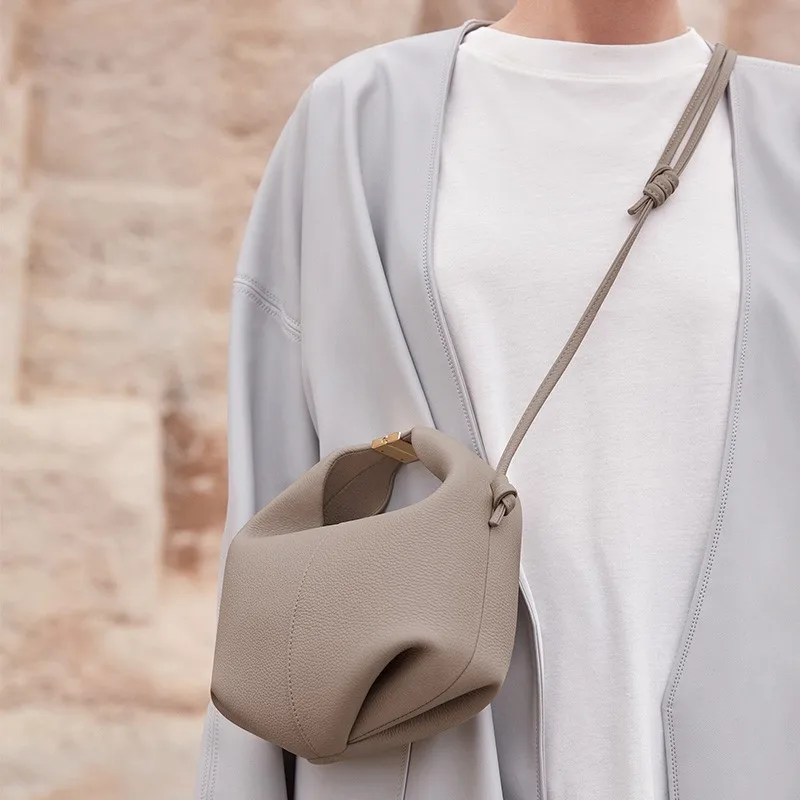 DOIAESKV PO Bento Bag Leather Women's Bag One Shoulder Crossbody Premium Sense Bag
DOIAESKV PO Bento Bag Leather Women's Bag One Shoulder Crossbody Premium Sense Bag