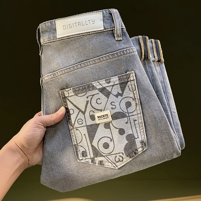 Jeans for men in spring and summer 2025, printed with small feet, loose and casual stretch denim, long pants
Jeans for men in spring and summer 2025, printed with small feet, loose and casual stretch denim, long pants