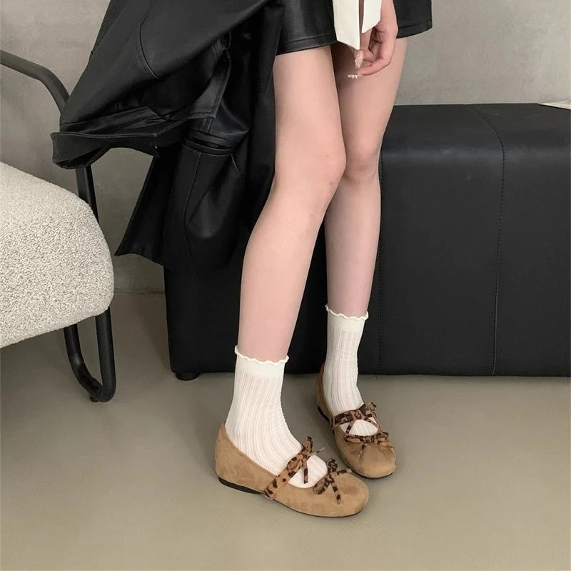 2026 New Womens Vintage Ballet Mary Jane Shoes with Round Toe Bow and 5cm Platform Low Cut Fashion Casual Elegant Design
2026 New Womens Vintage Ballet Mary Jane Shoes with Round Toe Bow and 5cm Platform Low Cut Fashion Casual Elegant Design