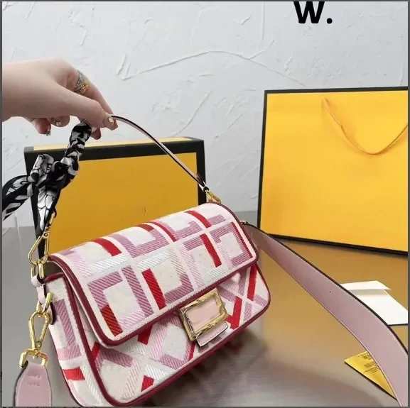 2024 Новая дизайнерская женская сумка-клатч высокого качества, сумка через плечо с буквенным принтом, сумка для покупок 8991
2024 Новая дизайнерская женская сумка-клатч высокого качества, сумка через плечо с буквенным принтом, сумка для покупок 8991