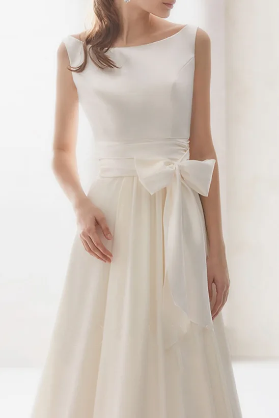 Round Neck Satin Wedding Dress 2022 Summer New Tailed Bride Wedding Dress BOW BELT Backless Sexy French Wedding Dress
Round Neck Satin Wedding Dress 2022 Summer New Tailed Bride Wedding Dress BOW BELT Backless Sexy French Wedding Dress
