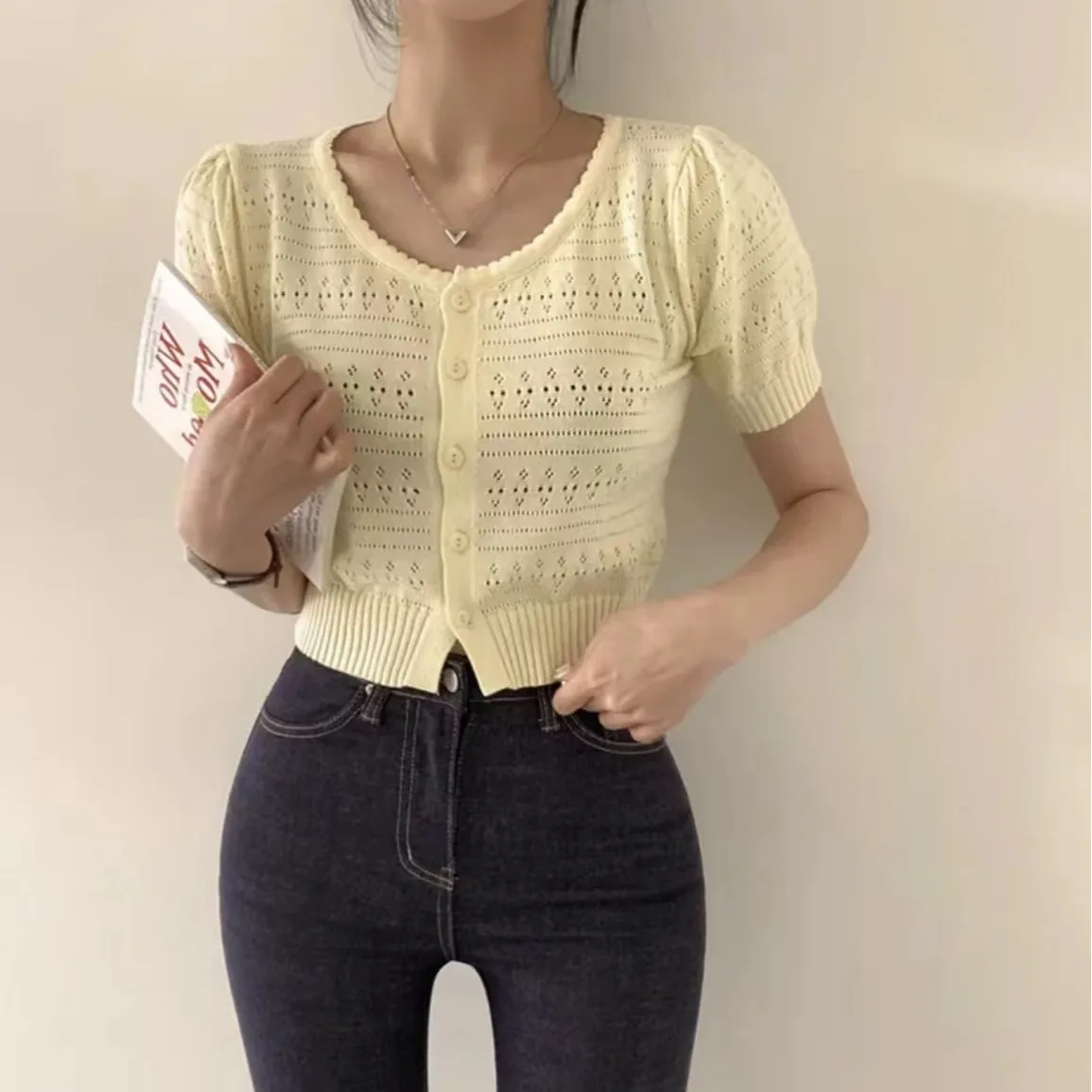Ele Hollow out Knitwear Women's Commute Sle Single Button Slimming Top Pure Color ort Sve Low round Ne
Ele Hollow out Knitwear Women's Commute Sle Single Button Slimming Top Pure Color ort Sve Low round Ne