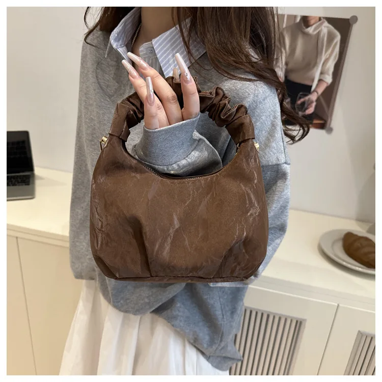 2026 summer new cloud handbag pleated small bag portable messenger shoulder bags high-end cloud Crossbady bag
2026 summer new cloud handbag pleated small bag portable messenger shoulder bags high-end cloud Crossbady bag