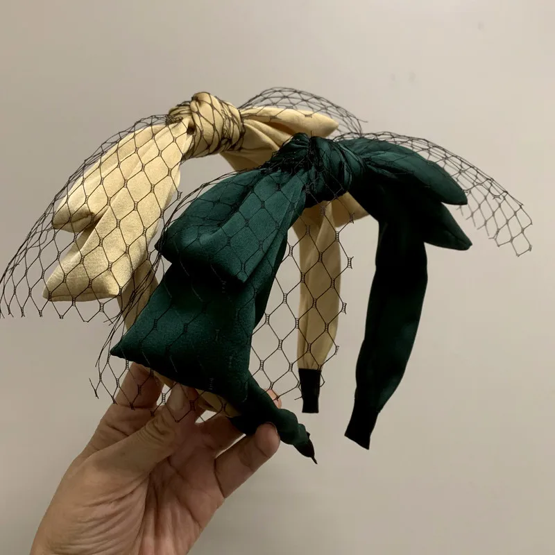 Элегантная винтажная широкая повязка для волос с двойным бантом и высокой короной, черная, в сеточку, аксессуар для волос
Элегантная винтажная широкая повязка для волос с двойным бантом и высокой короной, черная, в сеточку, аксессуар для волос