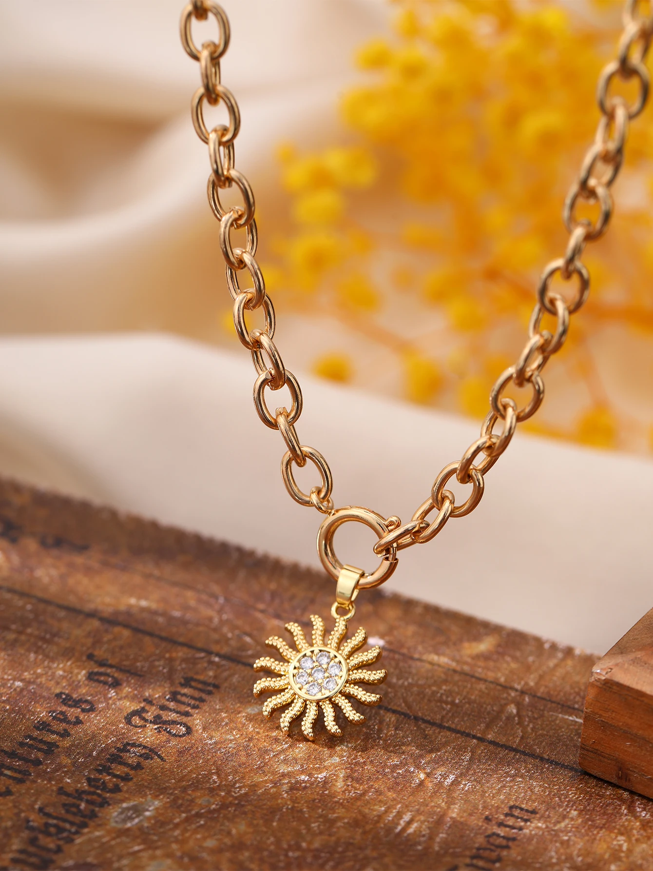 Women's Unusual Sun Zircon Pendant Necklace Golden Cross Chain for Vacation Party Concert Daily Wear Versatile Fashion Jewelry
Women's Unusual Sun Zircon Pendant Necklace Golden Cross Chain for Vacation Party Concert Daily Wear Versatile Fashion Jewelry