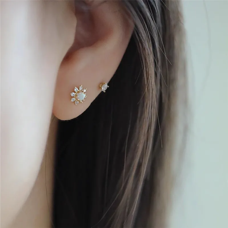 925 Sterling Silver Plated With 14k Gold Dreamy Atmosphere Sun Moonlight Stone Stud Earrings Women Trendy Summer Party Jewelry
925 Sterling Silver Plated With 14k Gold Dreamy Atmosphere Sun Moonlight Stone Stud Earrings Women Trendy Summer Party Jewelry