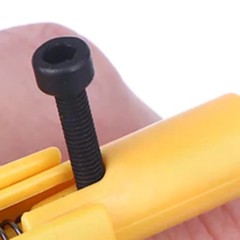 Finger Ring Decompression Artifact Game Toy Keychain Launcher Model Keyring For Boys Children Toy Accessories Stress Relief Gift
Finger Ring Decompression Artifact Game Toy Keychain Launcher Model Keyring For Boys Children Toy Accessories Stress Relief Gift