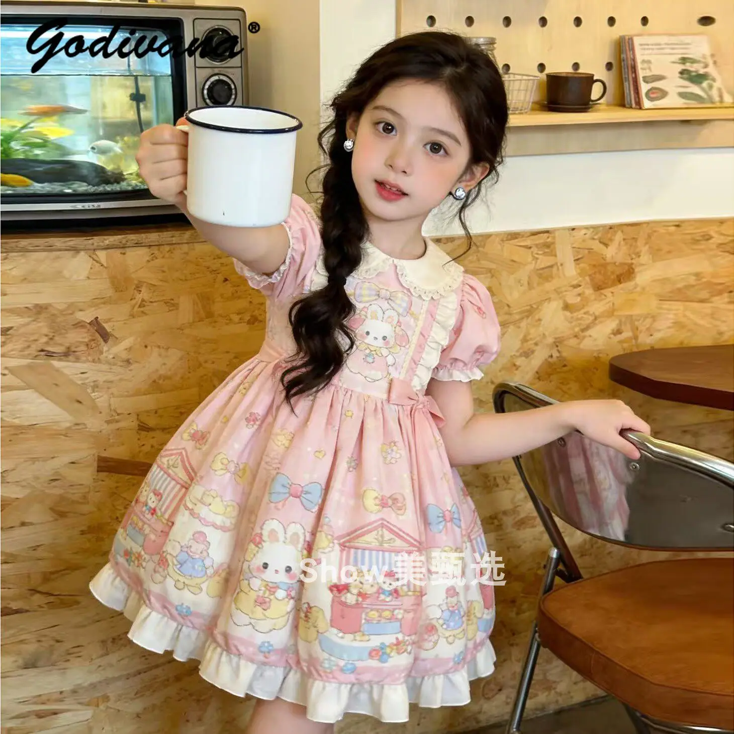 Original Baby Girls Cute Cartoon Print Princess Dress 2026 New Summer Kids Sweet Doll Collar Puff Sleeve Ruffle Trim Ball Gown
Original Baby Girls Cute Cartoon Print Princess Dress 2026 New Summer Kids Sweet Doll Collar Puff Sleeve Ruffle Trim Ball Gown