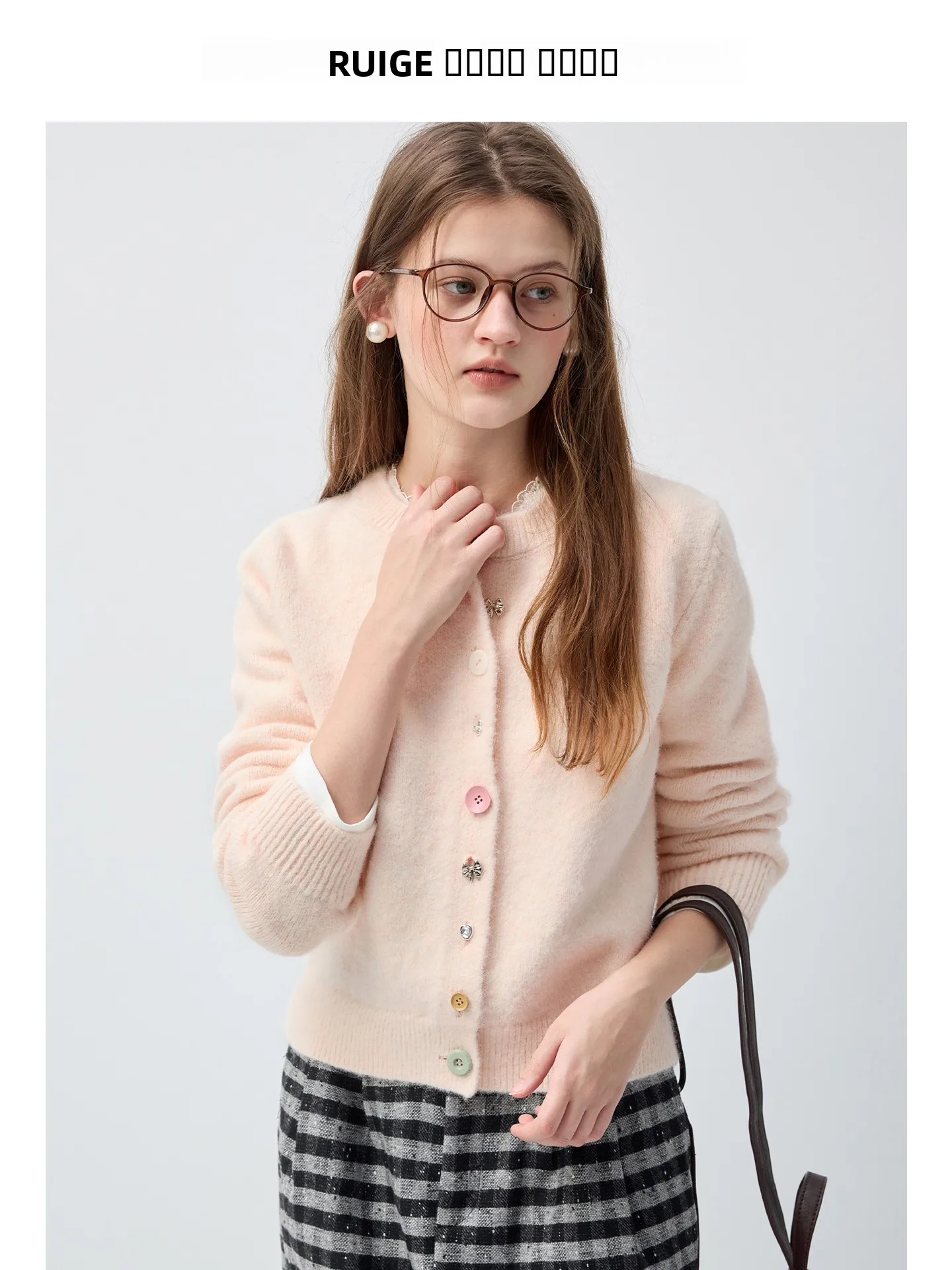 Мягкий женский вязаный шерстяной кардиган ярких цветов в форме сердца большого размера, внутренняя одежда длиной до плеч для женщин больших размеров, зимняя мода
Мягкий женский вязаный шерстяной кардиган ярких цветов в форме сердца большого размера, внутренняя одежда длиной до плеч для женщин больших размеров, зимняя мода