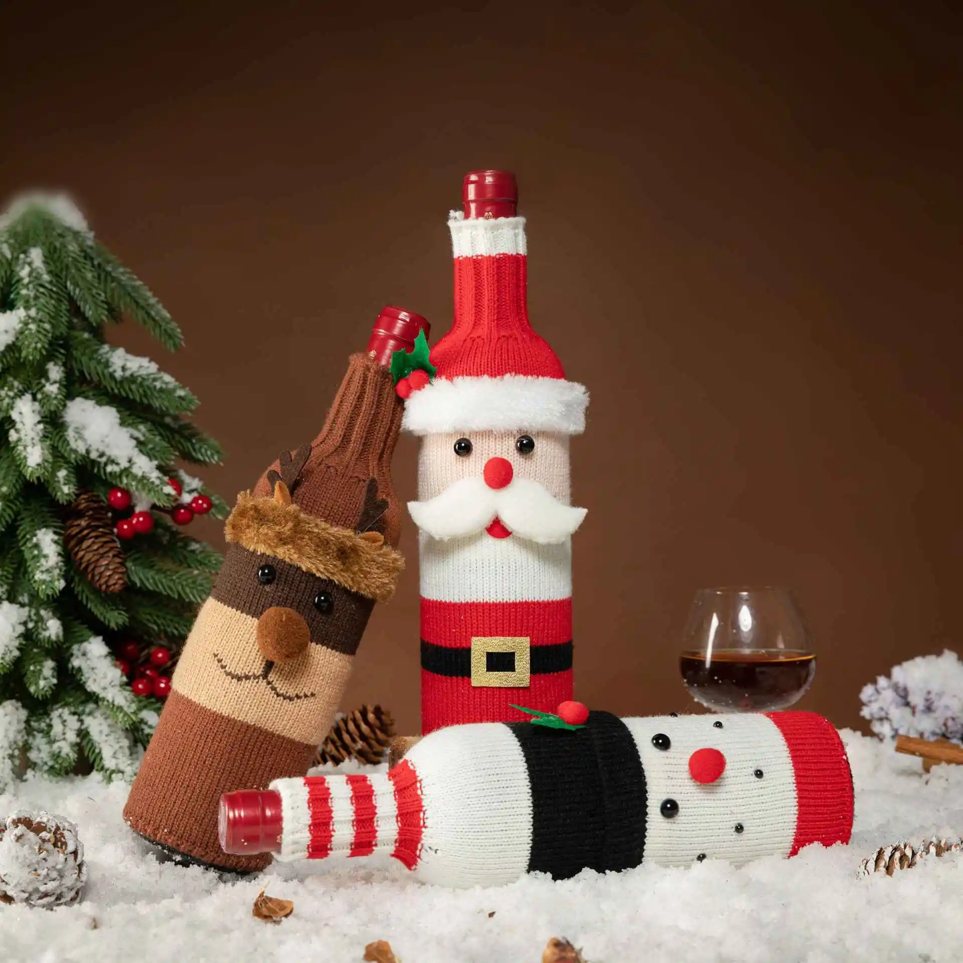 Christmas decorations, wine bottle covers, cartoon knitted red wine sets, restaurant holiday decoration atmosphere
Christmas decorations, wine bottle covers, cartoon knitted red wine sets, restaurant holiday decoration atmosphere