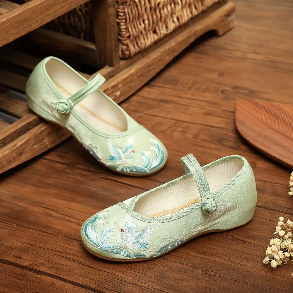 Chinese Style Girls' Dancing Shoes Soft Sole Wear Resistant Embroidered Cloth Shoes Professional Comfortable Ballet Shoes
Chinese Style Girls' Dancing Shoes Soft Sole Wear Resistant Embroidered Cloth Shoes Professional Comfortable Ballet Shoes