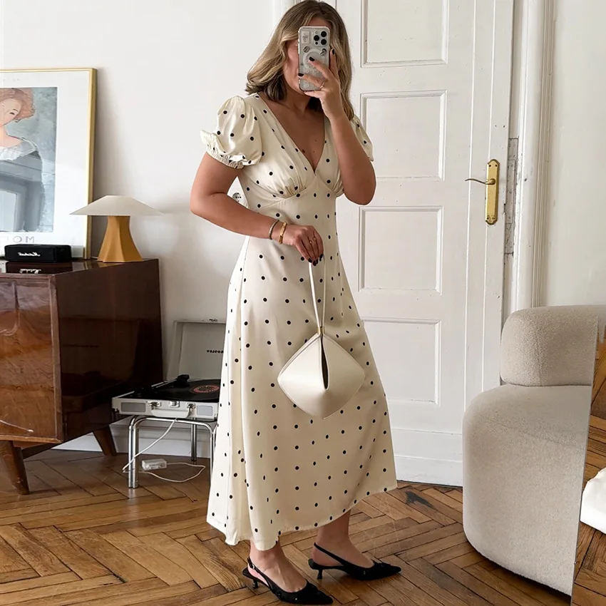 2026 Spring and Summer New French Polka Dot Dress Bubble Sleeve A-word Skirt Long Dress
2026 Spring and Summer New French Polka Dot Dress Bubble Sleeve A-word Skirt Long Dress