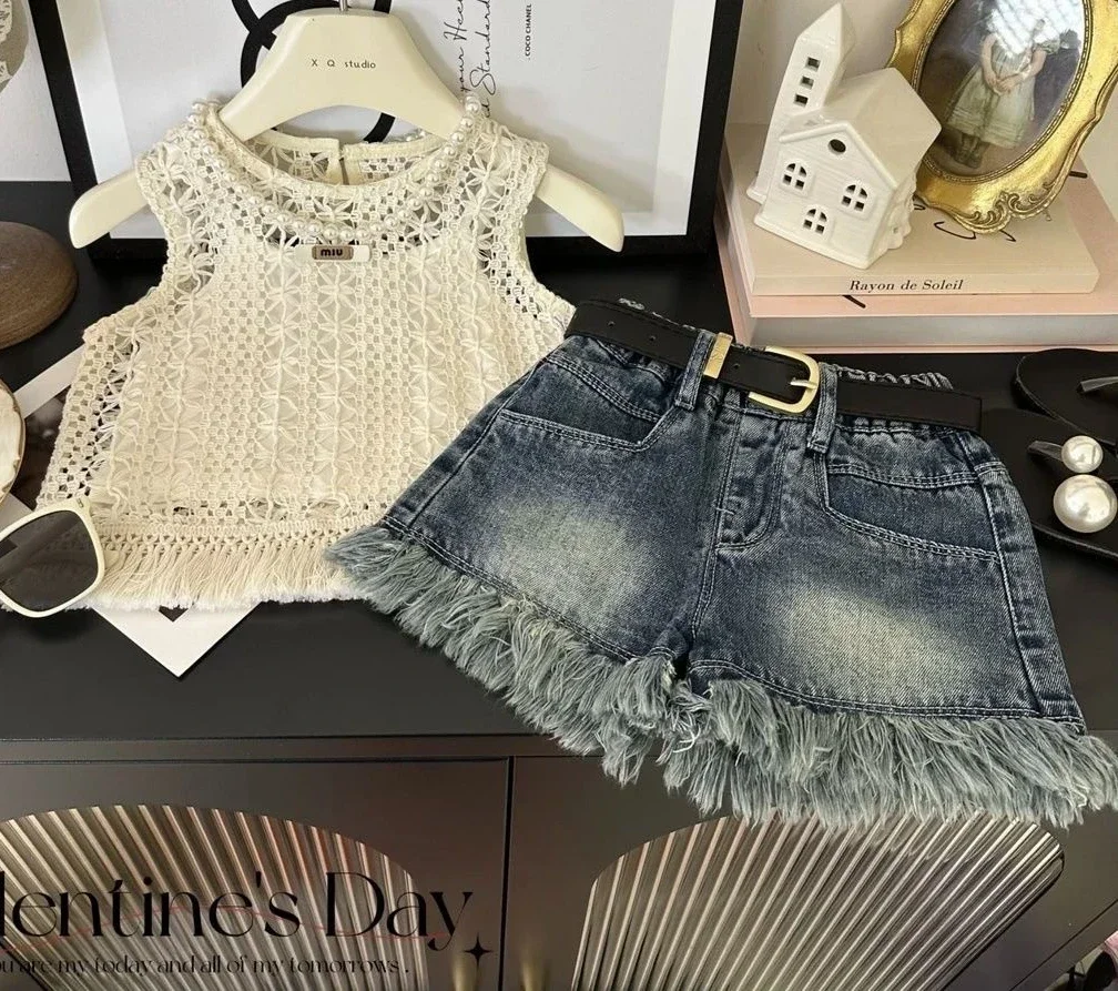 Girls Summer Fashion Set 2024 New Children Suspender Hollow Out Vest Top Denim Shorts Three Piece Set Kids Clothes
Girls Summer Fashion Set 2024 New Children Suspender Hollow Out Vest Top Denim Shorts Three Piece Set Kids Clothes