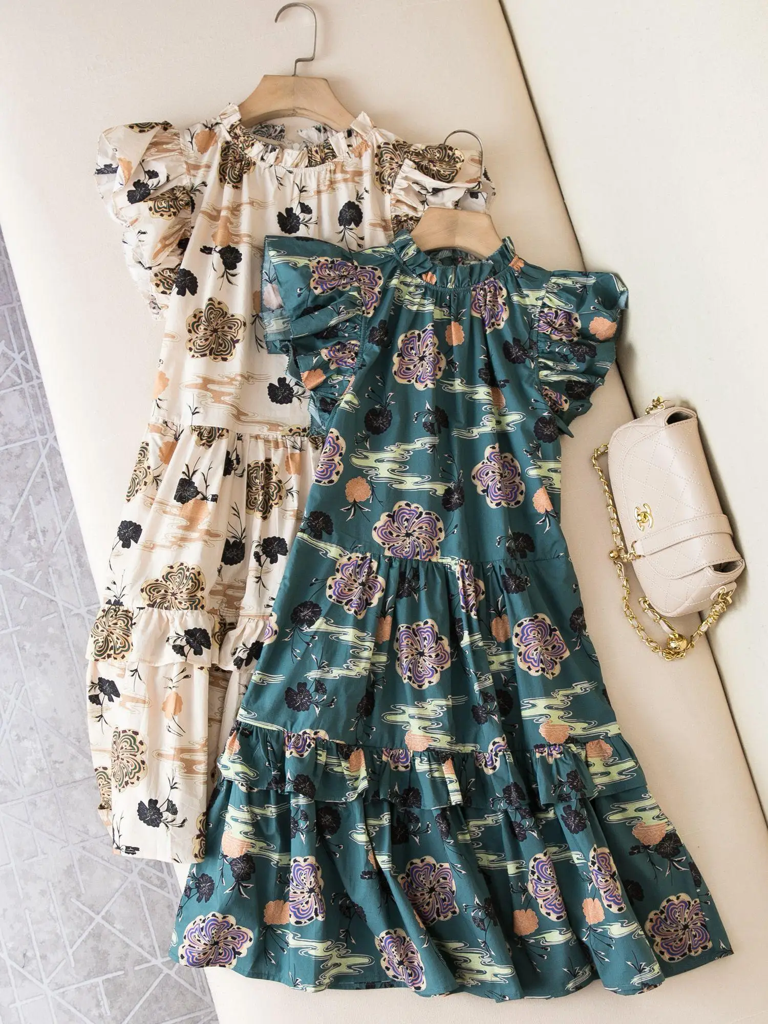 Women Ruffled Neck Butterfly Short Sleeve Flower Printed 100% Cotton Midi Dress
Women Ruffled Neck Butterfly Short Sleeve Flower Printed 100% Cotton Midi Dress