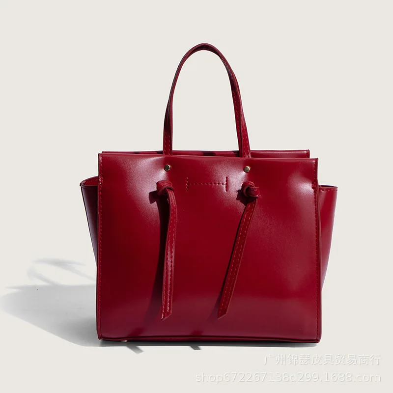 Summer New Fashion Shoulder Bag for Female Large Capacity Solid Color Tote Handbag Women's Briefcase
Summer New Fashion Shoulder Bag for Female Large Capacity Solid Color Tote Handbag Women's Briefcase