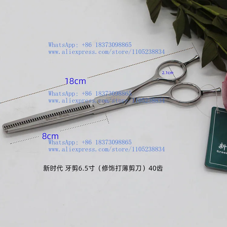 Pet groomers use Teddy grooming scissors to trim hair, double-tailed curved straight scissors, and thin tooth scissors for dogs.
Pet groomers use Teddy grooming scissors to trim hair, double-tailed curved straight scissors, and thin tooth scissors for dogs.