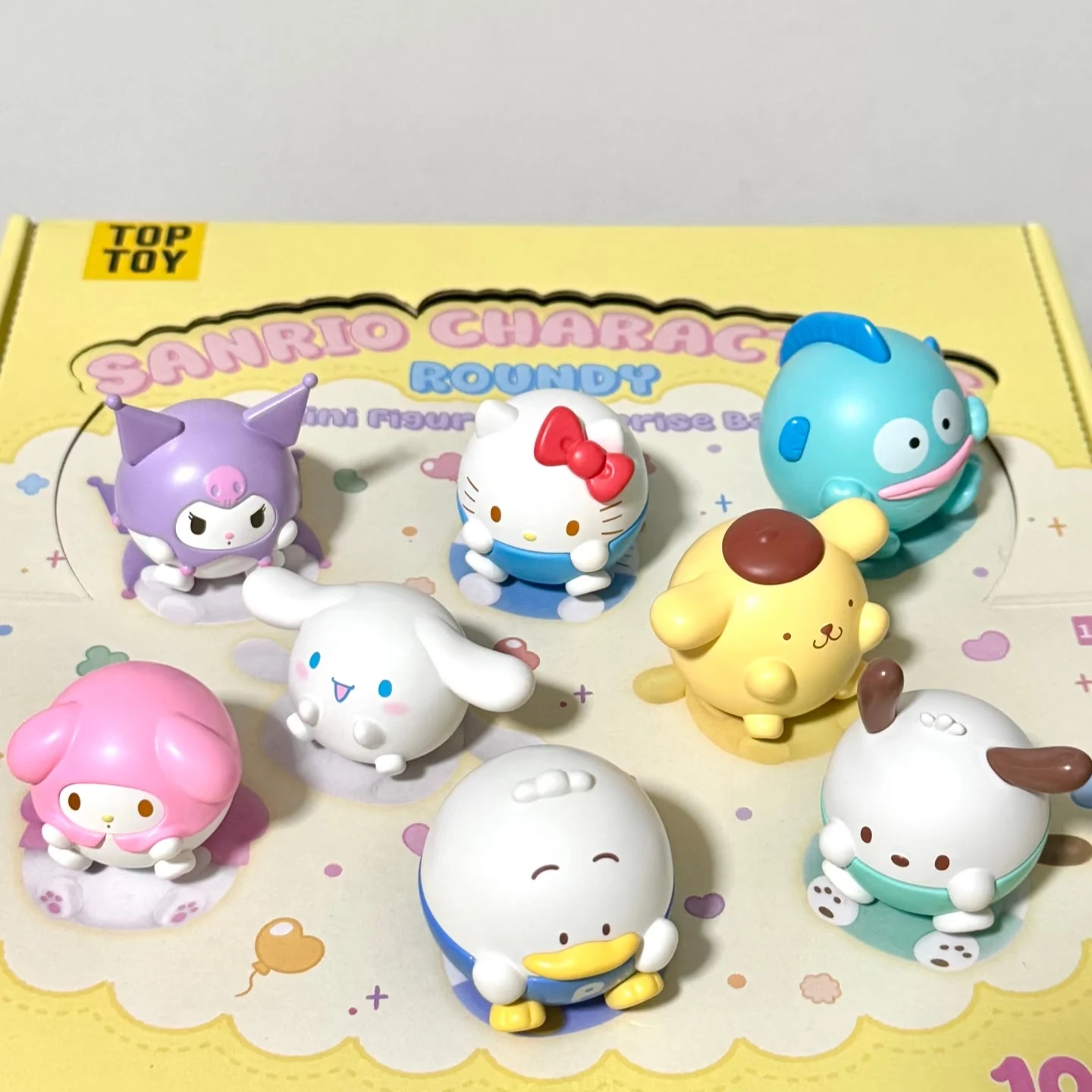 Оригинальная новая семейная круглая сумка Sanrio Rolling Series, модная игровая слепая коробка, мини-милый зернистый настольный орнамент, игрушка в подарок
Оригинальная новая семейная круглая сумка Sanrio Rolling Series, модная игровая слепая коробка, мини-милый зернистый настольный орнамент, игрушка в подарок