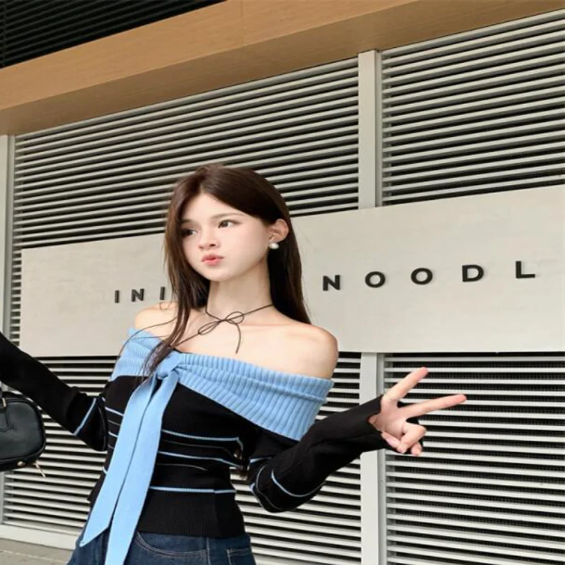 Вязаный пуловер из трикотажа для женщин, стильный, с цветными блоками и полосками, с открытыми плечами, мягкий, облегающий, укороченный, модный, для ранней осени
Вязаный пуловер из трикотажа для женщин, стильный, с цветными блоками и полосками, с открытыми плечами, мягкий, облегающий, укороченный, модный, для ранней осени