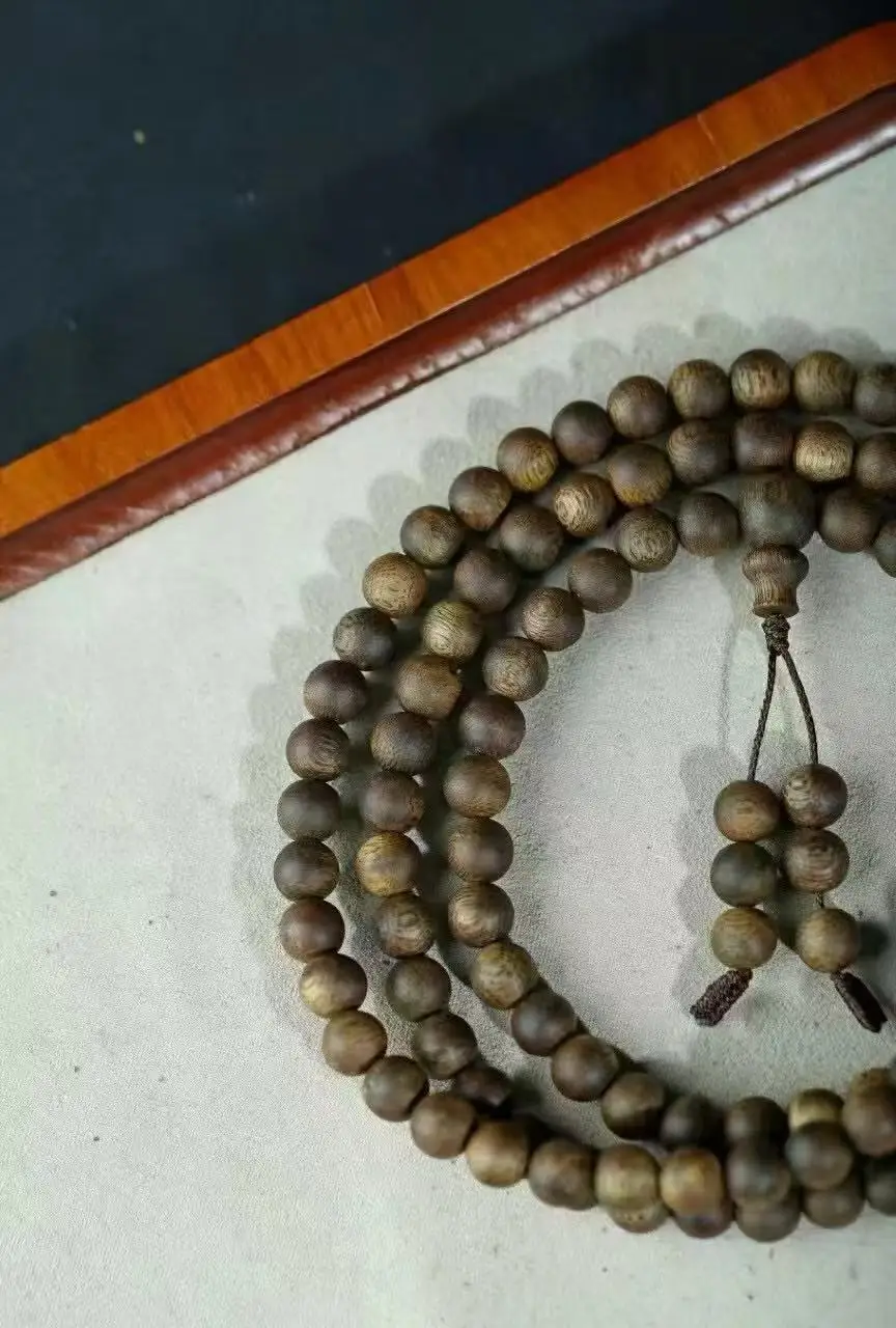 Natural Vietnam Nha Trang Butter Gingham Agarwood Men's and Women's Buddhist Beads Bracelet Vintage Charm Jewelry Lucky Charms
Natural Vietnam Nha Trang Butter Gingham Agarwood Men's and Women's Buddhist Beads Bracelet Vintage Charm Jewelry Lucky Charms