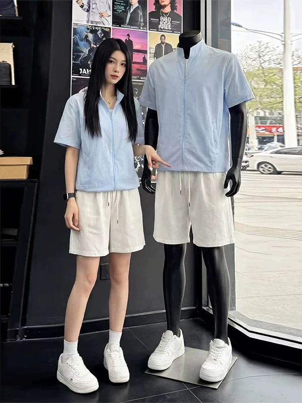 Summer Casual Blue White Couple Set Men's Women's Stand Collar Zipper Top Shorts Two Piece Set Fashionable Youth Clothing
Summer Casual Blue White Couple Set Men's Women's Stand Collar Zipper Top Shorts Two Piece Set Fashionable Youth Clothing