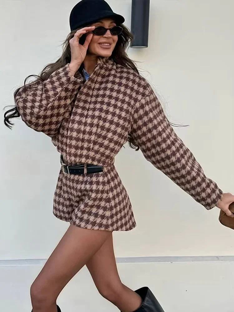 Cozy Grid Pattern Women Shorts Sets Lapel Loose Long Sleeve Single Breasted Ruffle Tops High Waist Pants New Fashion Outerwear
Cozy Grid Pattern Women Shorts Sets Lapel Loose Long Sleeve Single Breasted Ruffle Tops High Waist Pants New Fashion Outerwear