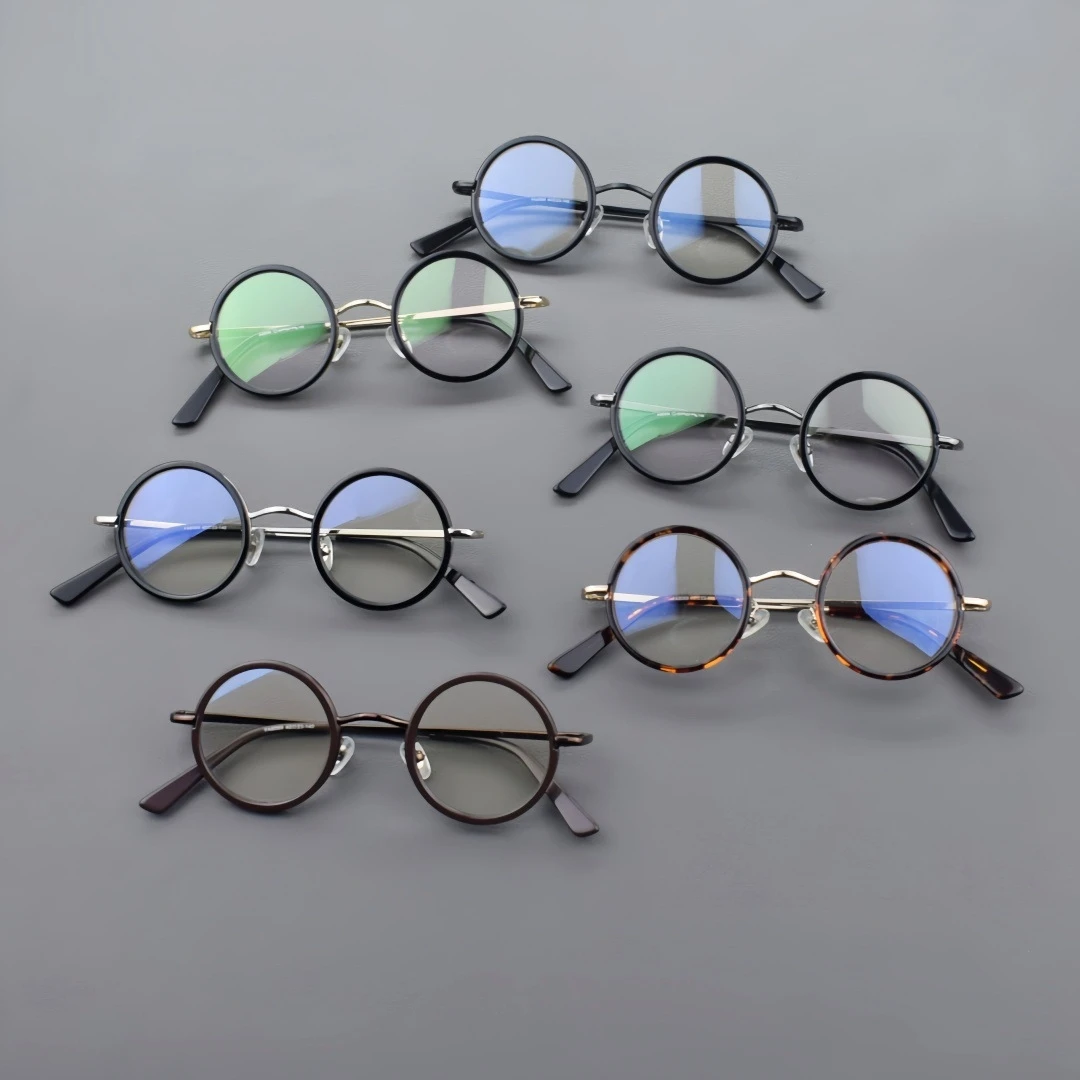 Retro ultra light pure titanium glasses 8069 round eyeglass frame for men and women can be paired with prescription glasses
Retro ultra light pure titanium glasses 8069 round eyeglass frame for men and women can be paired with prescription glasses