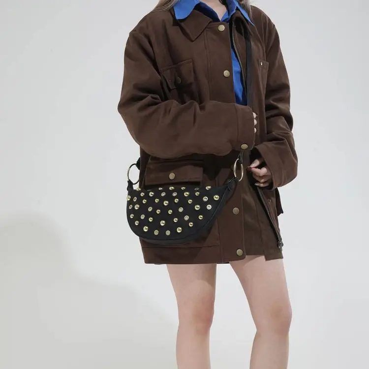 Новая сумка-кроссбоди 2026 года с заклепками в стиле байкер, винтажная, регулируемая, в готическом стиле, для повседневного использования, женская сумка через плечо
Новая сумка-кроссбоди 2026 года с заклепками в стиле байкер, винтажная, регулируемая, в готическом стиле, для повседневного использования, женская сумка через плечо