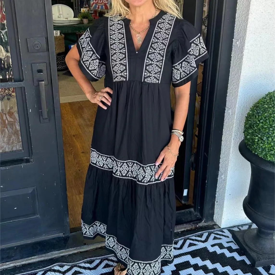 Loose Casual Print Dress For Women Fashion V-neck Short Sleeved Large Hem A-line Long Dresses Summer New Commuting Lady Robe
Loose Casual Print Dress For Women Fashion V-neck Short Sleeved Large Hem A-line Long Dresses Summer New Commuting Lady Robe