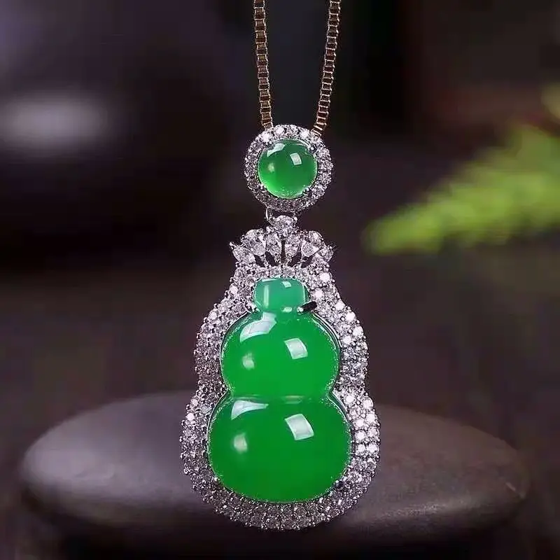 Natural Green Chalcedony Hand Carved Gourd Jade Pendant, Fashionable Boutique Jewelry, Men's and Women's Agate Necklace Gift
Natural Green Chalcedony Hand Carved Gourd Jade Pendant, Fashionable Boutique Jewelry, Men's and Women's Agate Necklace Gift