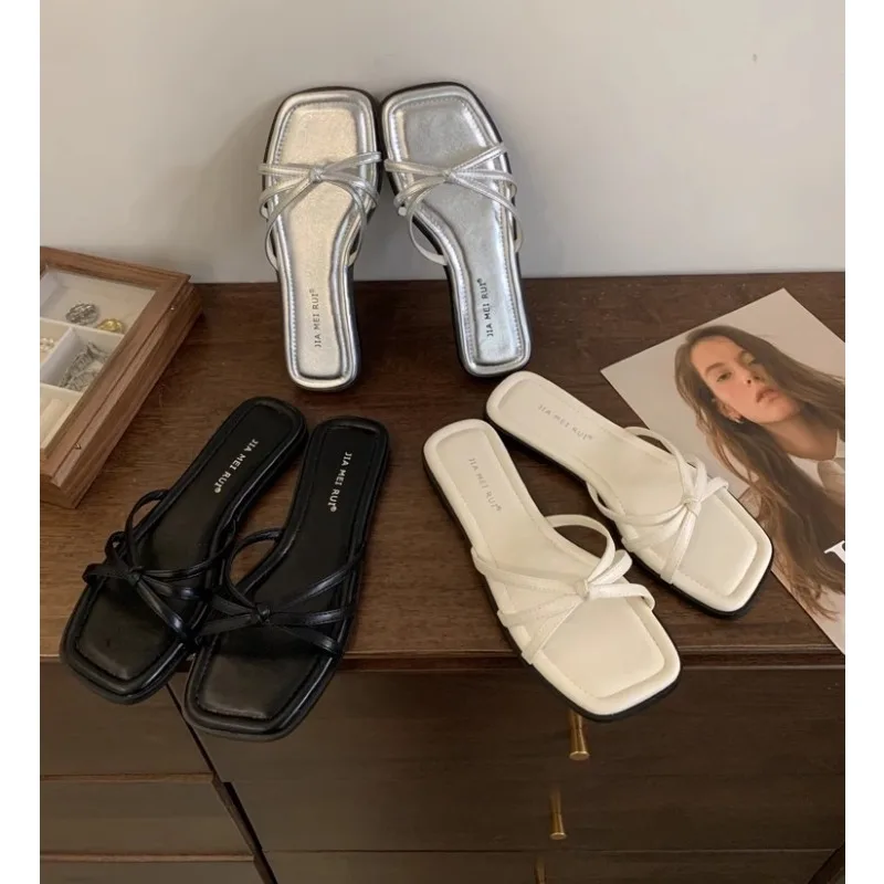 Sandals Women Summer New 2025 Version Clip Toe Flip Flops Outdoor Fashion Flat Casual Non-slip Sandals Female Beach Mules 
Sandals Women Summer New 2025 Version Clip Toe Flip Flops Outdoor Fashion Flat Casual Non-slip Sandals Female Beach Mules