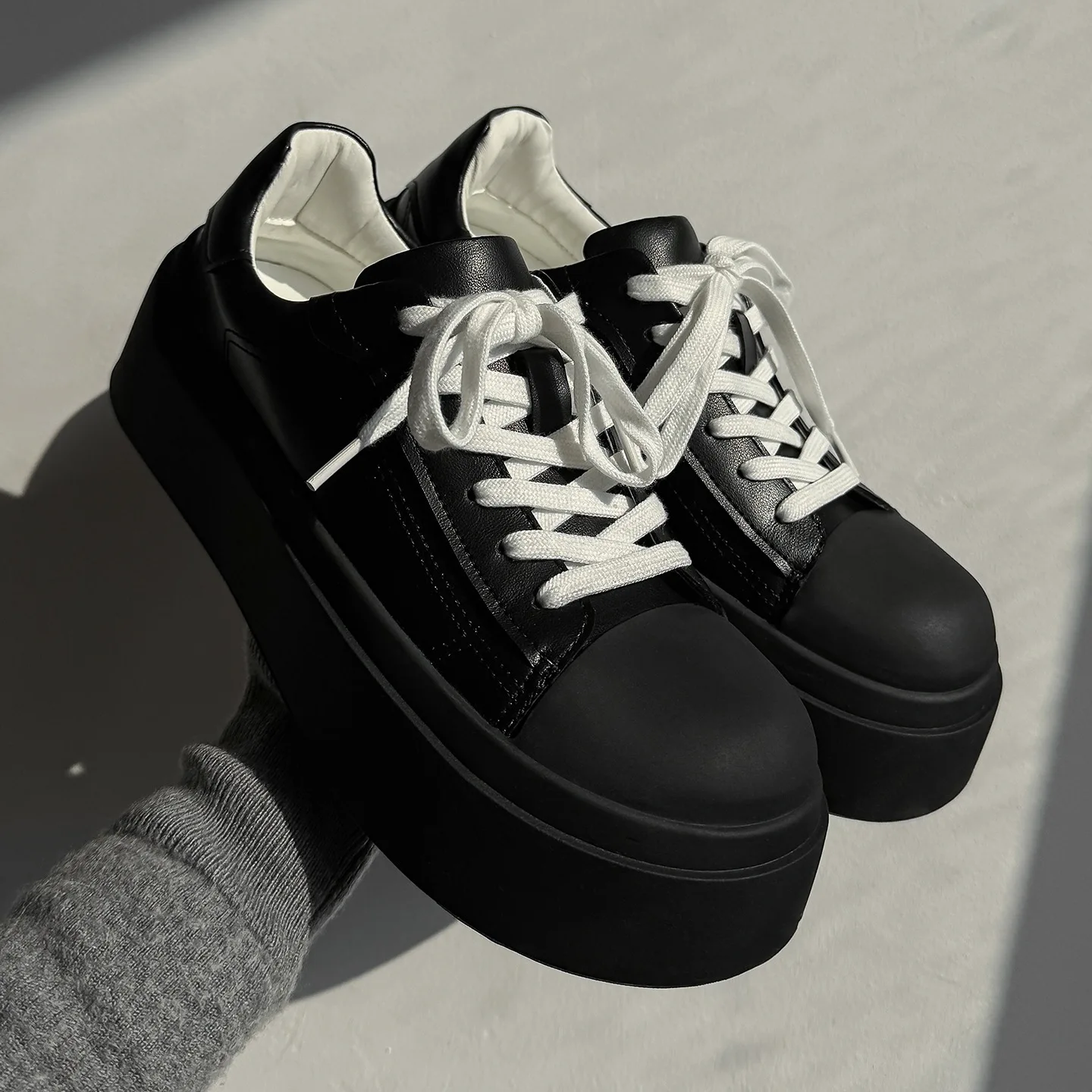 New Breathable Casual Shoes for Men and Women, High-quality Couples Increase Non-slip Lace-up Casual Sneakers Women's Shoes
New Breathable Casual Shoes for Men and Women, High-quality Couples Increase Non-slip Lace-up Casual Sneakers Women's Shoes