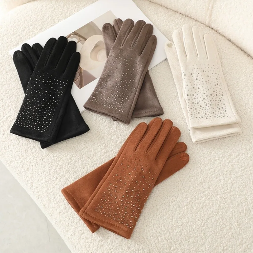 Модные элегантные замшевые перчатки, эластичные ветрозащитные перчатки с сенсорным экраном, теплые утолщенные перчатки с горячими бриллиантами, осень-зима для женщин
Модные элегантные замшевые перчатки, эластичные ветрозащитные перчатки с сенсорным экраном, теплые утолщенные перчатки с горячими бриллиантами, осень-зима для женщин