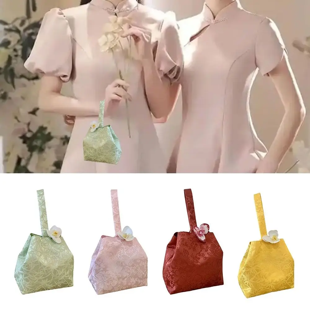 French Style Chinese Style Handheld Bag With Flowers Elegant Guest Souvenir Wrist Bags Tote Bag For Girl Lady Women Female
French Style Chinese Style Handheld Bag With Flowers Elegant Guest Souvenir Wrist Bags Tote Bag For Girl Lady Women Female