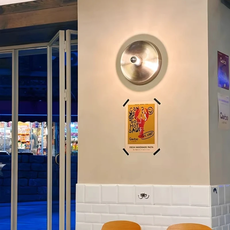 Металлический настенный светильник в стиле Баухаус, постмодерн, для гостиной, коридора, потолочный светильник в индустриальном стиле, уникальный художественный светильник для декора
Металлический настенный светильник в стиле Баухаус, постмодерн, для гостиной, коридора, потолочный светильник в индустриальном стиле, уникальный художественный светильник для декора