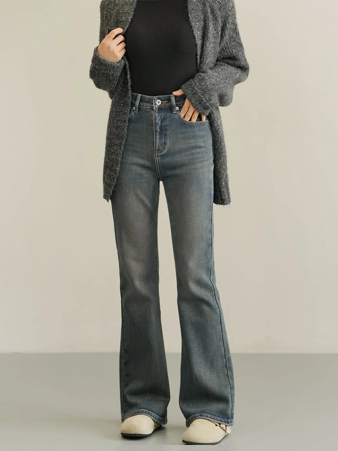 Retro Thickened Flocking Fleece Ladies Slim Fit Faux Fur Micro Flare Jeans Long Pants Winter Warm Casual Soft Natural Waist
Retro Thickened Flocking Fleece Ladies Slim Fit Faux Fur Micro Flare Jeans Long Pants Winter Warm Casual Soft Natural Waist