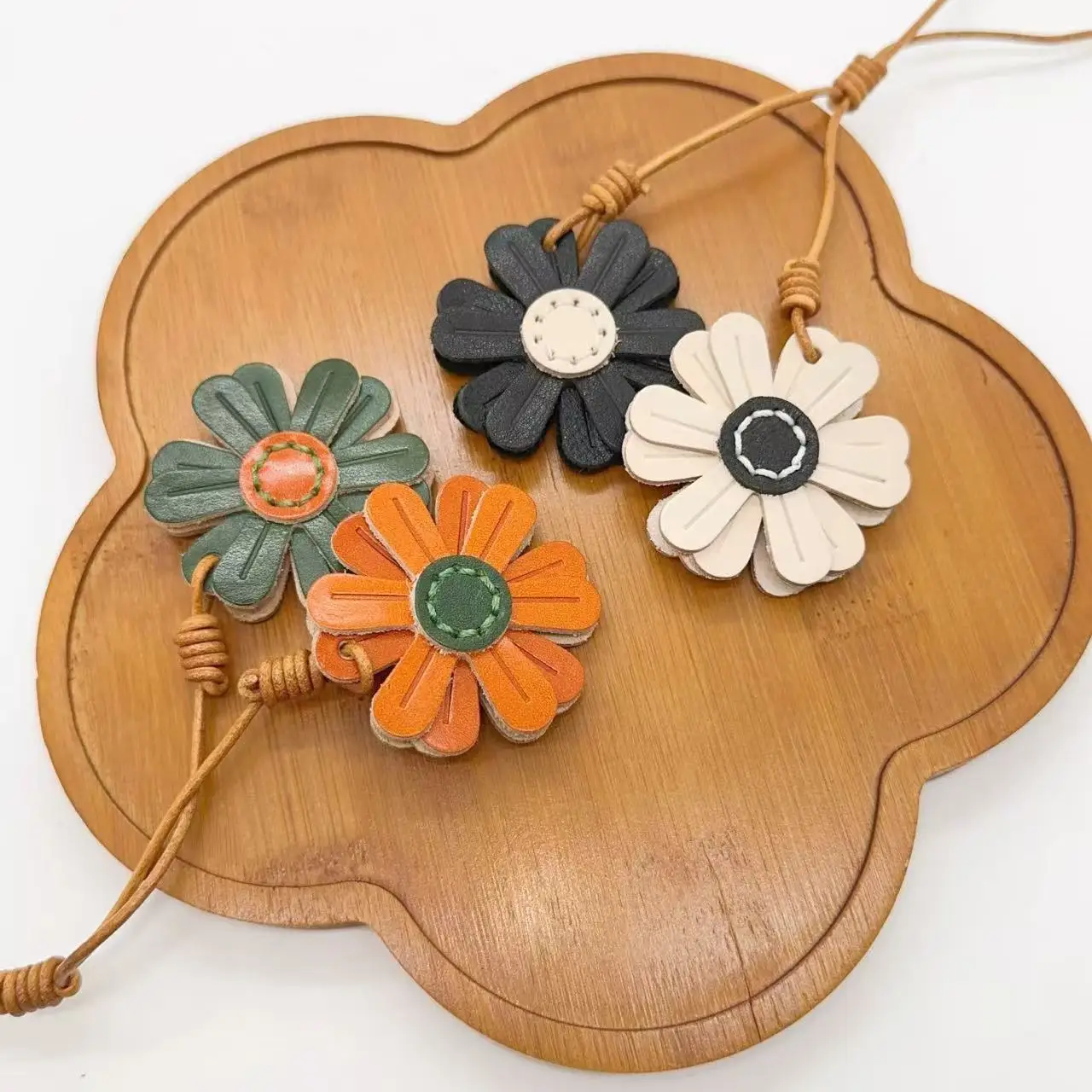 Genuine Leather Sunflower Bag Charm Handmade Keychain Cute Car Accessory Bag Pendant Small Daisy Sweet Handmade
Genuine Leather Sunflower Bag Charm Handmade Keychain Cute Car Accessory Bag Pendant Small Daisy Sweet Handmade