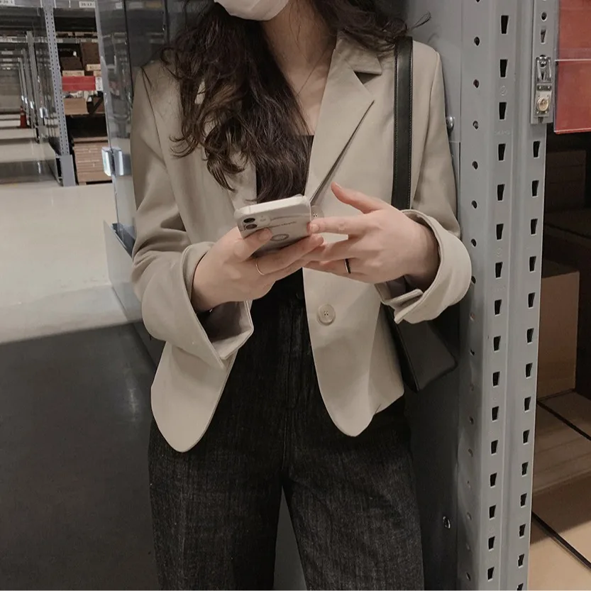 Стильный корейский костюм-пиджак для женщин, готовый к поездке на работу, с расклешенным низом, из полиэфирного волокна, коллекция Весна 2026
Стильный корейский костюм-пиджак для женщин, готовый к поездке на работу, с расклешенным низом, из полиэфирного волокна, коллекция Весна 2026