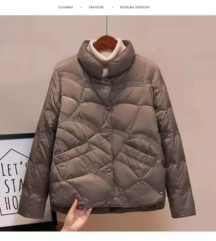 Women's Spring Autumn Lightweight White Duck Down Jacket with Long Sleeves and Buttoned Pockets Coat
Women's Spring Autumn Lightweight White Duck Down Jacket with Long Sleeves and Buttoned Pockets Coat