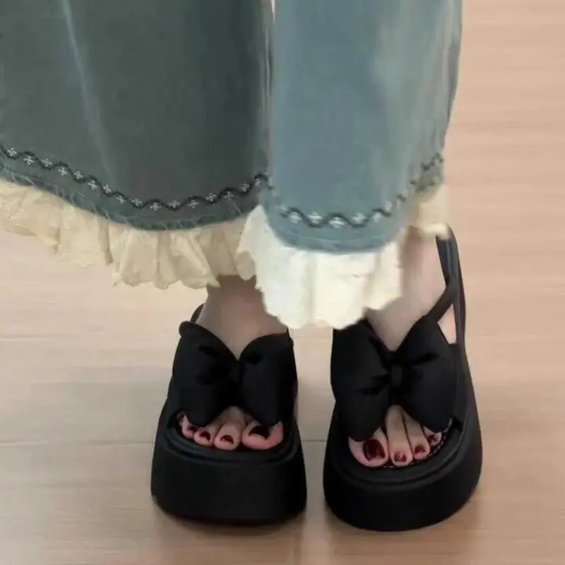 Elegant Fairy Style Knot Thick Heel Women's Outdoor Summer New Fashion Versatile Strap Slippers Korean Style Flat S...
Elegant Fairy Style Knot Thick Heel Women's Outdoor Summer New Fashion Versatile Strap Slippers Korean Style Flat S...