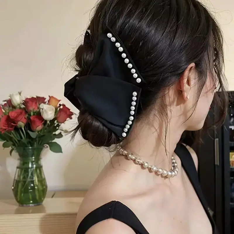 Elegant Pearl Hair Clips Rhinestone Bow Hair Claw Women Girls Sweet Hair Accessories Fashion Black Plate Hair Shark Clip
Elegant Pearl Hair Clips Rhinestone Bow Hair Claw Women Girls Sweet Hair Accessories Fashion Black Plate Hair Shark Clip