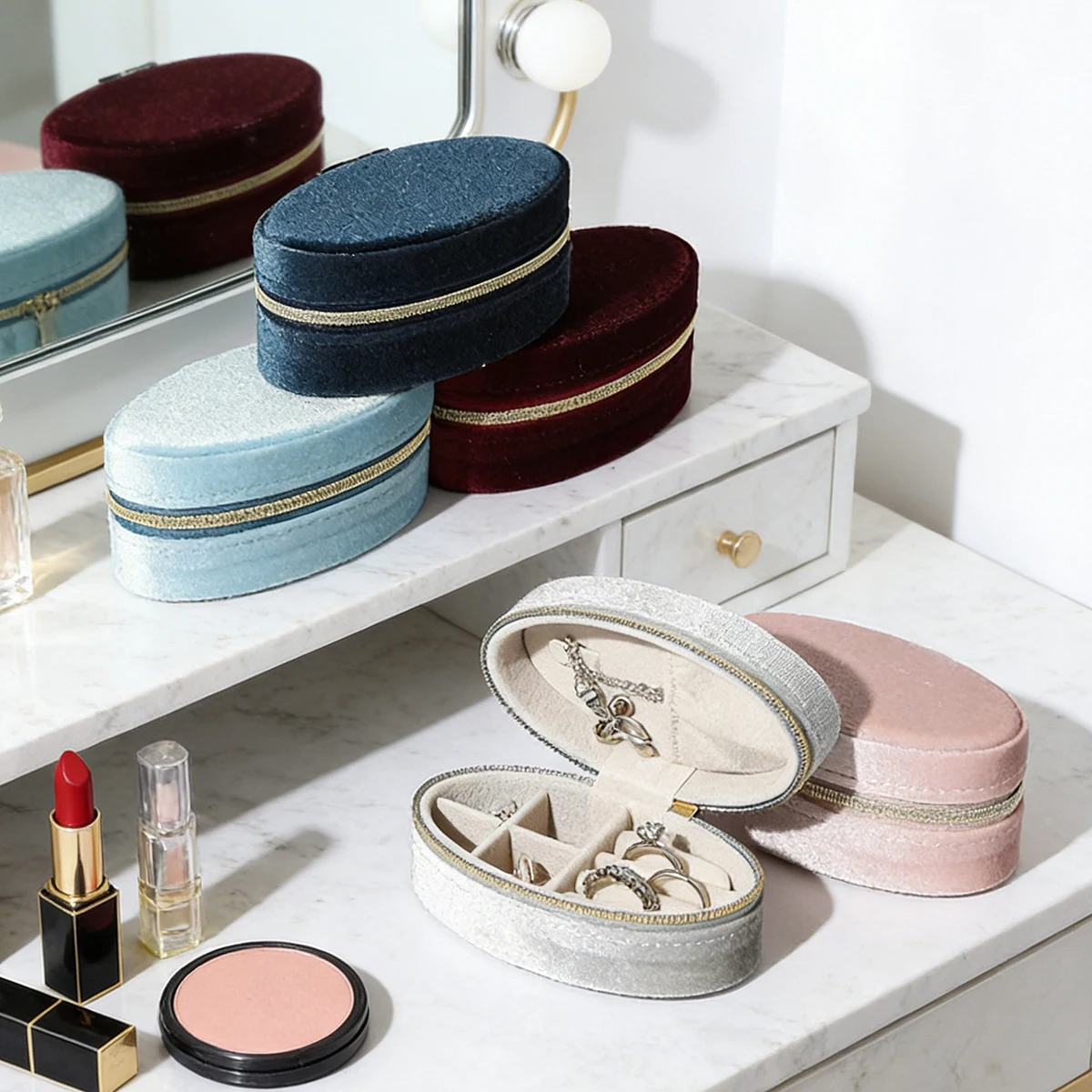 Бархатная шкатулка для драгоценностей — компактный овальный органайзер с разделенными отделениями и крючком для ожерелья | Портативное дорожное хранилище
Бархатная шкатулка для драгоценностей — компактный овальный органайзер с разделенными отделениями и крючком для ожерелья | Портативное дорожное хранилище