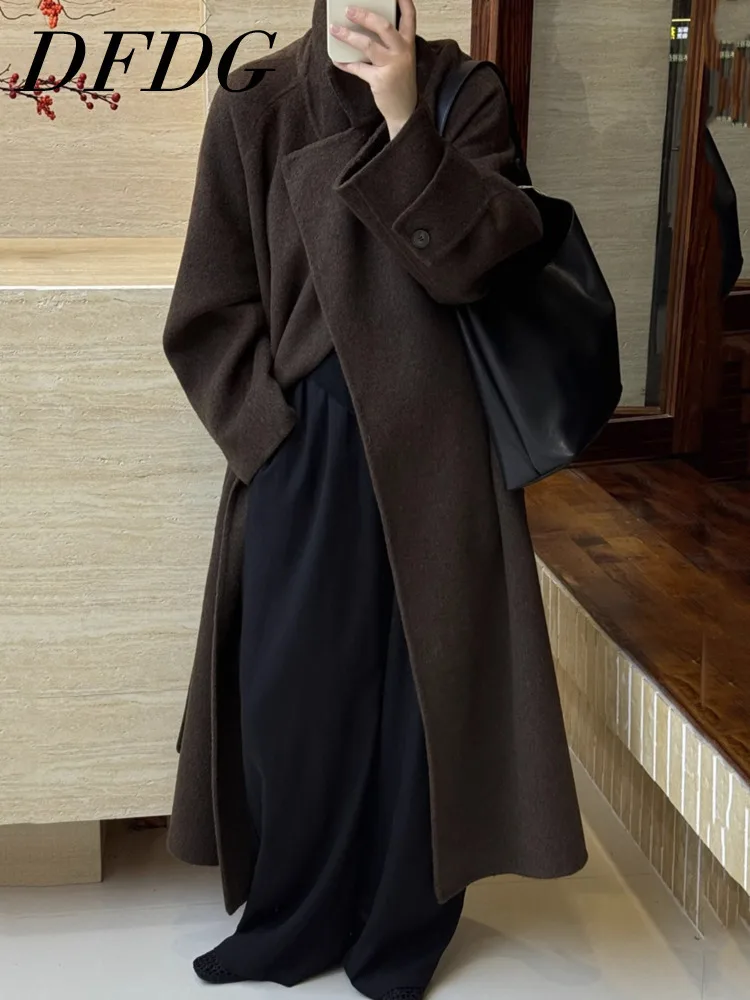 DFDG 2025 осенне-зимнее женское тяжелое теплое двустороннее шерстяное длинное пальто с поясом и зубчатым воротником, дизайнерское пальто большого размера
DFDG 2025 осенне-зимнее женское тяжелое теплое двустороннее шерстяное длинное пальто с поясом и зубчатым воротником, дизайнерское пальто большого размера
