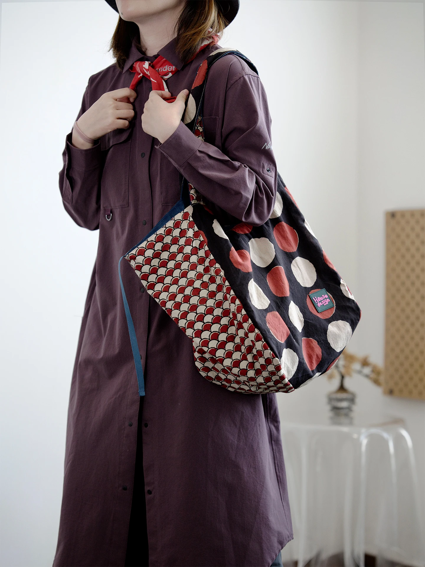 Original Design Artistic Tote Bag Spring 2026 New Retro Patchwork Canvas Women's Bag Soft Magnetic Buckle Closure Commuter Fr...
Original Design Artistic Tote Bag Spring 2026 New Retro Patchwork Canvas Women's Bag Soft Magnetic Buckle Closure Commuter Fr...