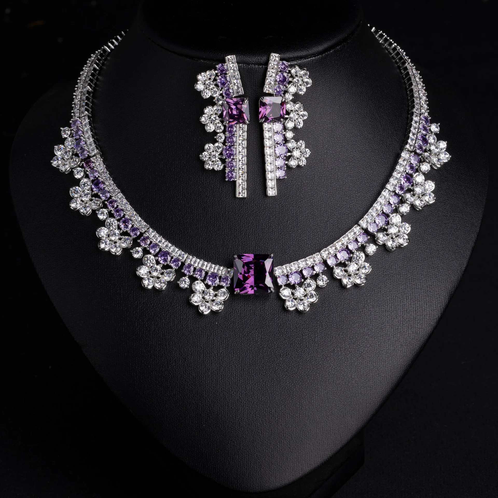Luxury Cubic Zirconia Floral Necklace and Earrings Set for Women Wedding Bride Light Luxury
Luxury Cubic Zirconia Floral Necklace and Earrings Set for Women Wedding Bride Light Luxury