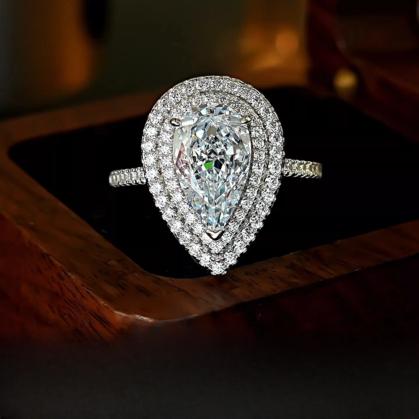 S925 Silver Water Drop Ring, 3 Carat Full Dense Inlay, Fashionable Pear shaped Finger Ring, Women's Wedding Jewelry
S925 Silver Water Drop Ring, 3 Carat Full Dense Inlay, Fashionable Pear shaped Finger Ring, Women's Wedding Jewelry