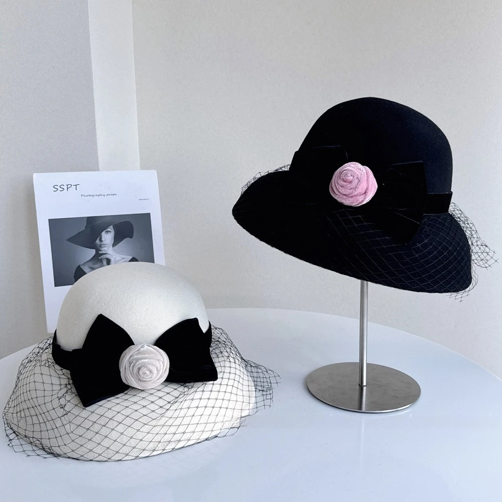 Зимняя женская черная шерстяная фетровая шляпа-клош с цветком в стиле Хепберн, официальное церковное платье для чаепития, коктейльные шляпы-ведра
Зимняя женская черная шерстяная фетровая шляпа-клош с цветком в стиле Хепберн, официальное церковное платье для чаепития, коктейльные шляпы-ведра