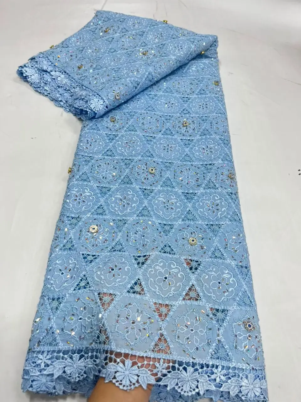 High-Quality Africa Nigerian Sequins 2026 Cotton Embroidery Lace Fabric Tulle for Wedding Party Dress Chiffon Jl563 5Yards
High-Quality Africa Nigerian Sequins 2026 Cotton Embroidery Lace Fabric Tulle for Wedding Party Dress Chiffon Jl563 5Yards