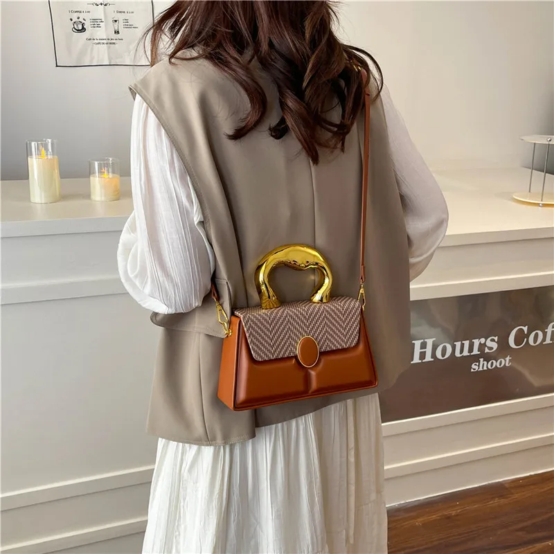 Luxury Brand Women Elegant Leather Shoulder Bag High End Classic Tote Handbag Fashion Crossbody Commuter Daily Wear
Luxury Brand Women Elegant Leather Shoulder Bag High End Classic Tote Handbag Fashion Crossbody Commuter Daily Wear