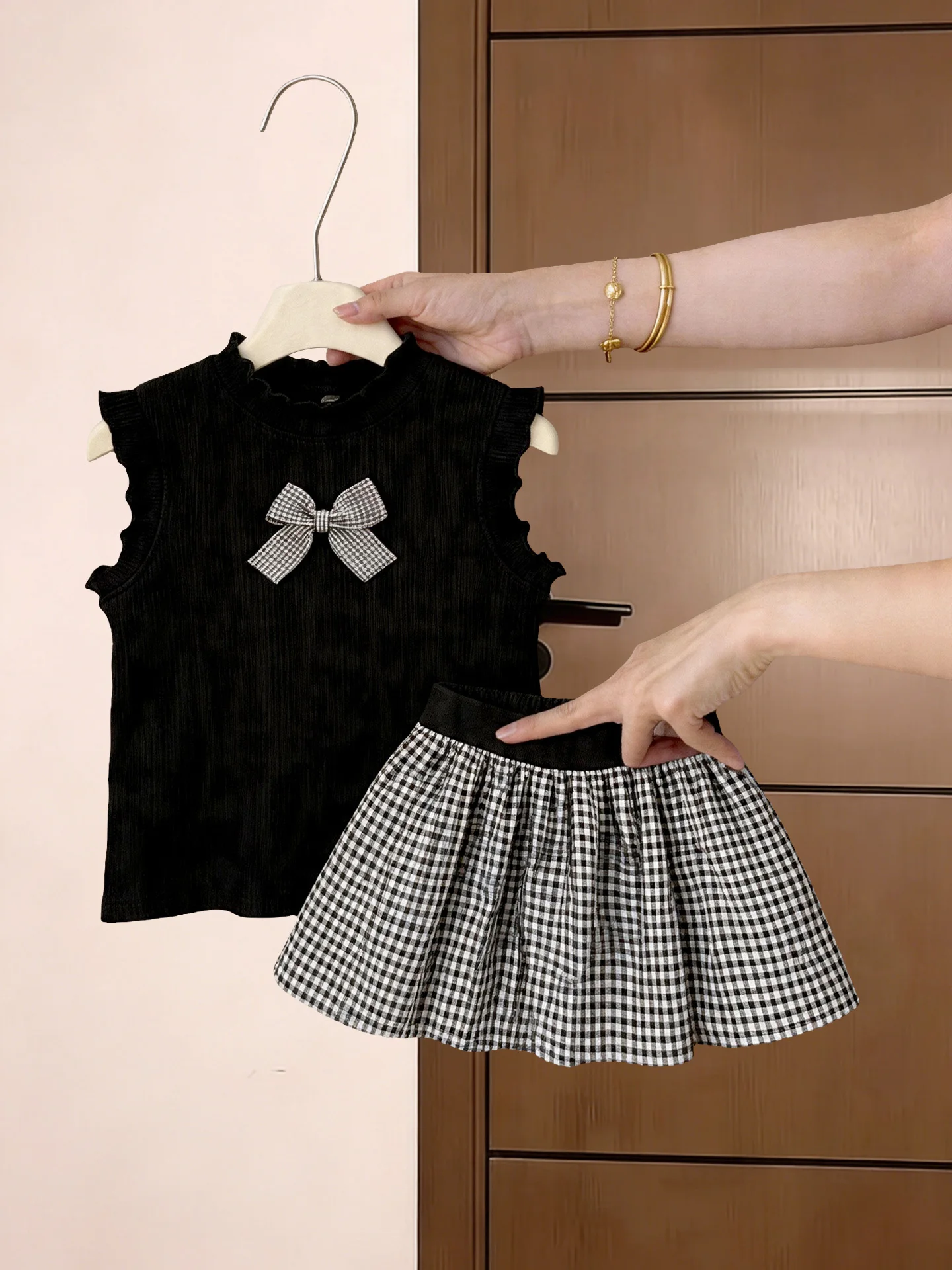 Girls Summer Outfit 2026 New Style Thin Lace Sleeveless Top Plaid Bloomer Pants Knot Two-Piece Set Breathable Short...
Girls Summer Outfit 2026 New Style Thin Lace Sleeveless Top Plaid Bloomer Pants Knot Two-Piece Set Breathable Short...